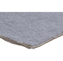 Nahaufnahme eines grauen Teppichs