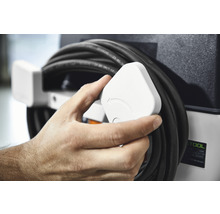 Aufgewickeltes Stromkabel mit Stecker für ein Elektrowerkzeug