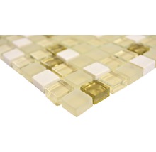 Mosaikfliese mit quadratischen Glas- und Steinelementen