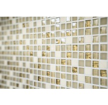 Nahaufnahme von quadratischen Mosaikfliesen