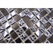 Quadratische Mosaikfliesen aus Stein und Glas