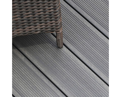 Produktbild 4 (groß) Terrassendielen aus Holz mit Rattanmöbelbein