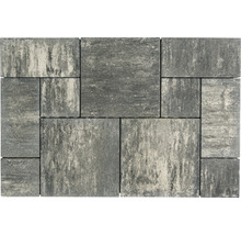 Anordnung von Betonpflastersteinen in verschiedenen Größen