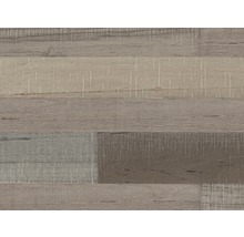 Holzpaneele mit unterschiedlichen Farbtönen für den Innenausbau