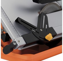 Detailansicht einer Fliesenschneidmaschine mit Winkeleinstellung