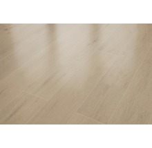 Verlegte Bodenfliesen mit Holzoptik