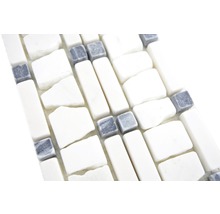 Mosaikfliese aus Naturstein in Weiß und Grau