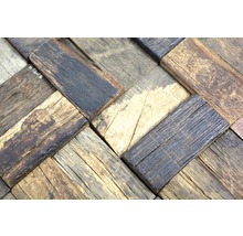 Detailaufnahme eines Musters aus Holzfliesen