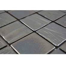 Nahaufnahme von quadratischen Mosaikfliesen