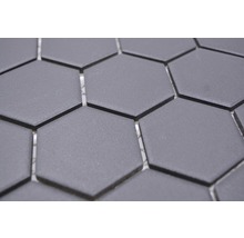 Nahaufnahme von hexagonalen Bodenfliesen