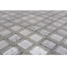 Nahaufnahme von quadratischen Mosaikfliesen