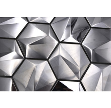 Metallische Wandpaneele mit dreieckigem Muster