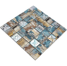 Quadratische Mosaikfliese mit Holzoptik und floralen Elementen