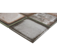 Nahaufnahme einer Mosaikfliese aus Glas