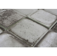 Detailaufnahme von Glasfliesen