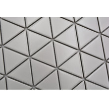 Mosaikfliese mit dreieckigen Elementen