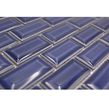 Rechteckige Fliesen im Fischgrätenmuster