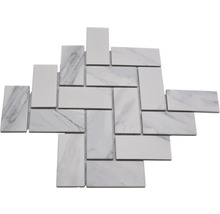 Mosaikfliese aus Marmor im Fischgrätmuster