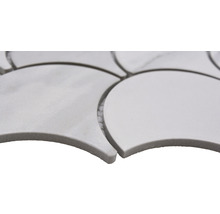 Mosaikfliese in Schuppenform