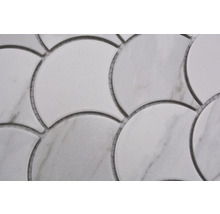 Fächerförmige Mosaikfliese aus Marmor