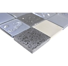 Mosaikfliese mit verschiedenen Mustern und Materialien