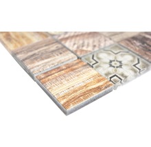 Nahaufnahme von Mosaikfliesen mit Holz- und Musterdesign