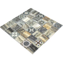 Mosaikfliese mit Holzoptik und verschiedenen Ornamenten