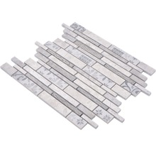 Mosaikfliesen mit floralen Mustern und Holzstruktur