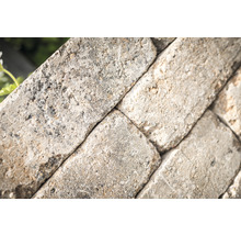 Nahaufnahme von Mauersteinen für den Außenbereich