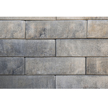 Mauer aus Betonsteinen