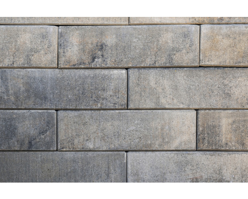 Mauer aus Betonsteinen