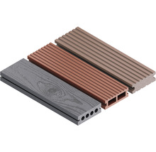 Drei Terrassendielen aus Holz