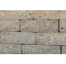 Nahaufnahme einer Mauer aus Pflastersteinen