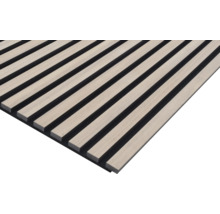 Holzpaneel mit Lattenstruktur