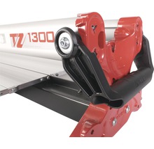 Detailansicht einer Fliesenschneidmaschine mit Schneidrad und Griff