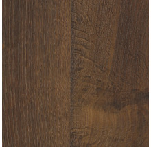 Nahaufnahme eines Laminatbodens in Holzoptik