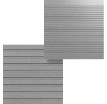 Graue Wandverkleidung mit horizontalen Rillen.