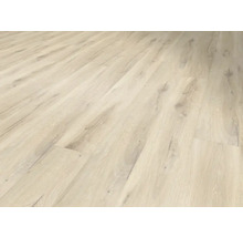 Nahaufnahme von hellem Laminatboden mit Holzoptik