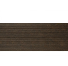 Terrassendiele aus Holz mit geriffelter Oberfläche