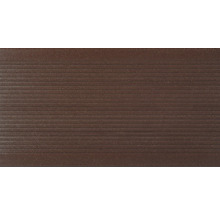 Terrassendiele aus Kunststoff mit gerillter Oberfläche