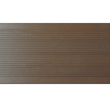 Terrassendiele aus geriffeltem Kunststoff