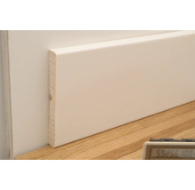 Sockelleiste aus Holz an einer Wand