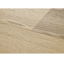 Detailaufnahme eines Laminatbodens mit Holzstruktur.