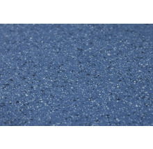 Nahaufnahme eines blauen Bodenbelags mit gesprenkeltem Muster