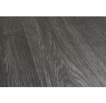 Nahaufnahme eines dunklen Vinylbodens mit Holzoptik