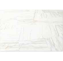 Fliesen mit Marmoroptik auf dem Boden