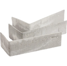 Drei Winkelsteine aus Beton