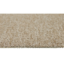 Nahaufnahme eines beigen Teppichs.