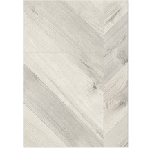 Verlegung von hellem Parkett im Fischgrätenmuster