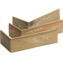 Drei Eckriemchen aus Steinzeug